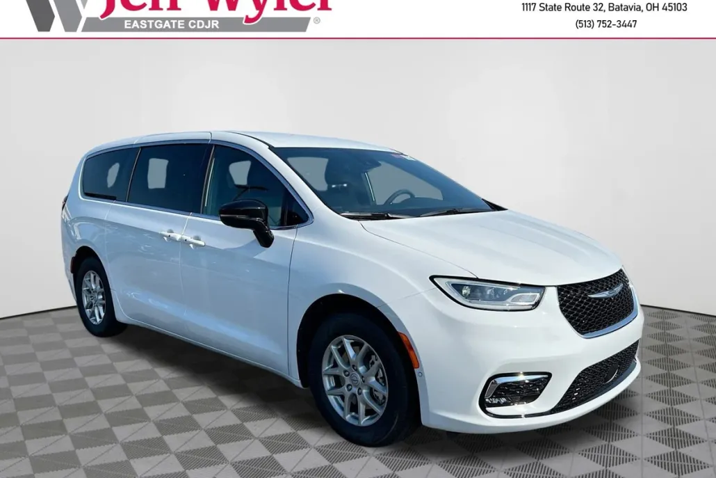 2026 Chrysler Pacifica Touring Plus photo 1