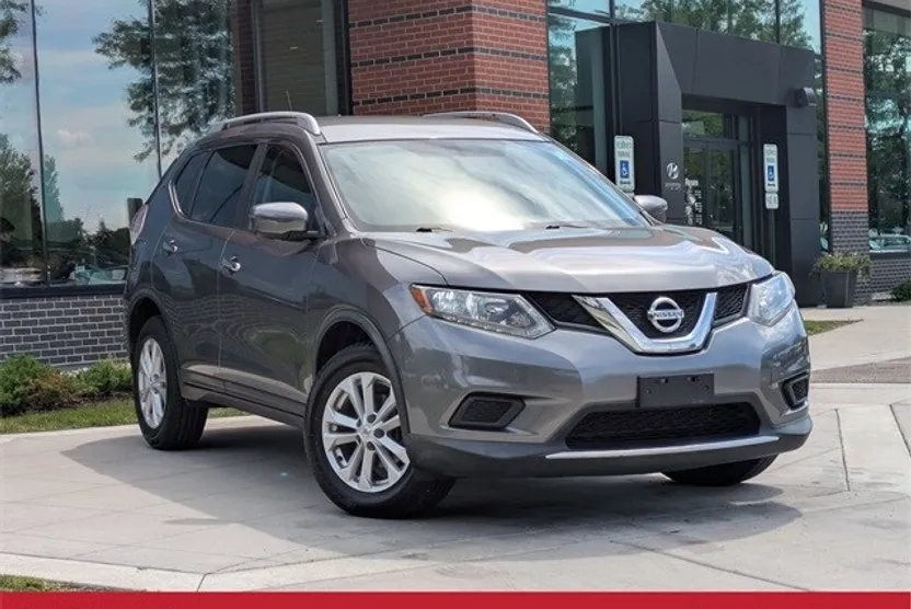 2016 Nissan Rogue SV photo 1