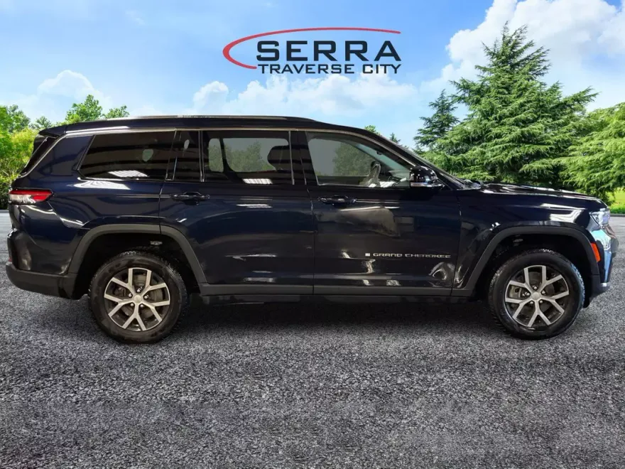 2023 Jeep Grand Cherokee Limited photo 1