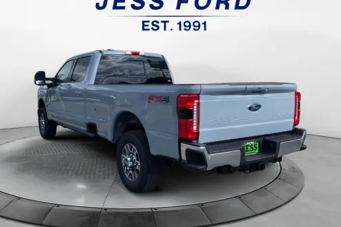 2025 Ford F-350 Lariat photo 3