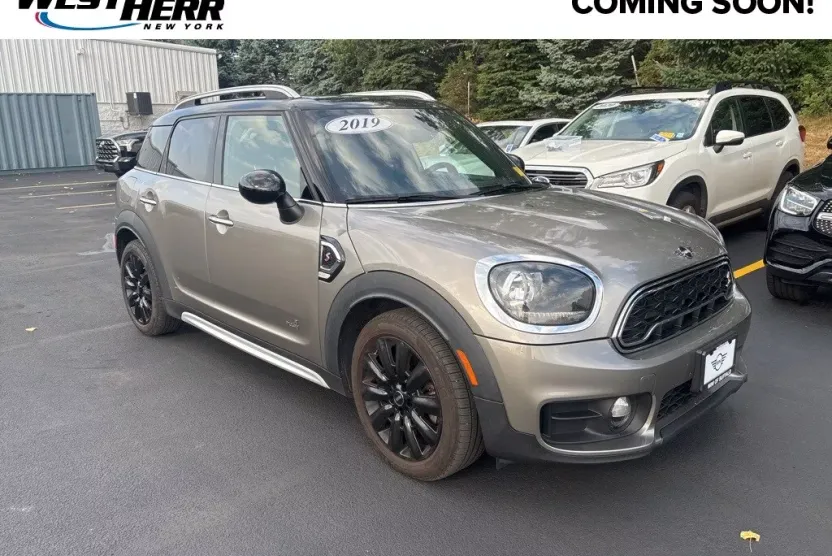 2019 Mini Cooper S ALL4 photo 1