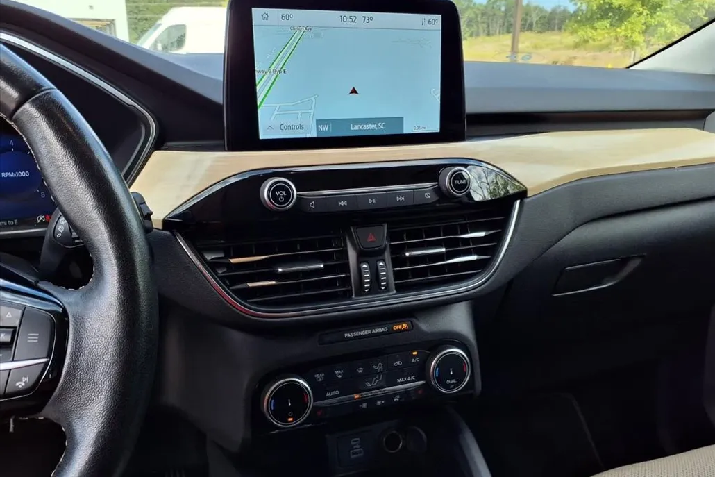 2022 Ford Escape Titanium photo 1