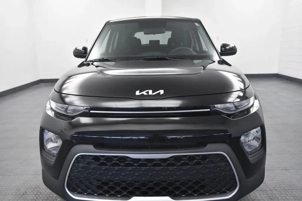 2022 Kia Soul LX photo 1