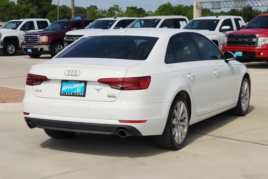 2017 Audi A4 Quattro Premium photo 1