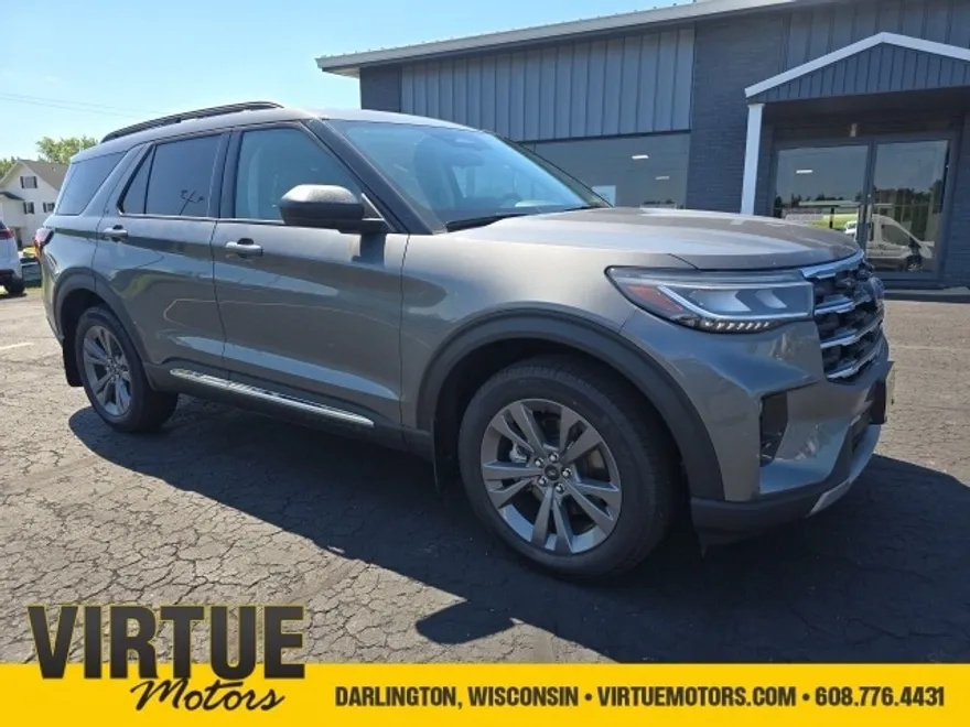 2025 Ford Explorer photo 1