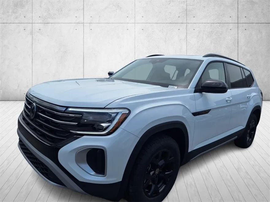 2025 Volkswagen Atlas SE Technology Peak Edition photo 1