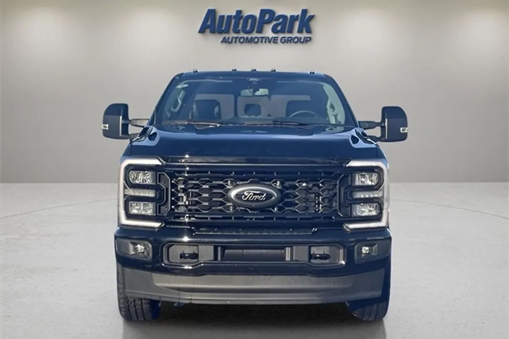 2025 Ford F-350 Lariat photo 1