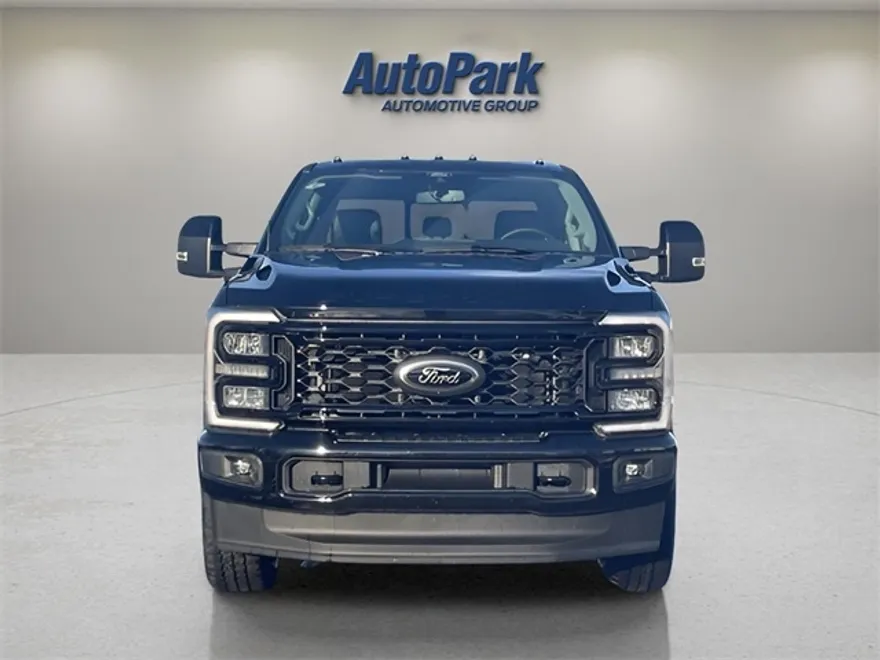 2025 Ford F-350 Lariat photo 1