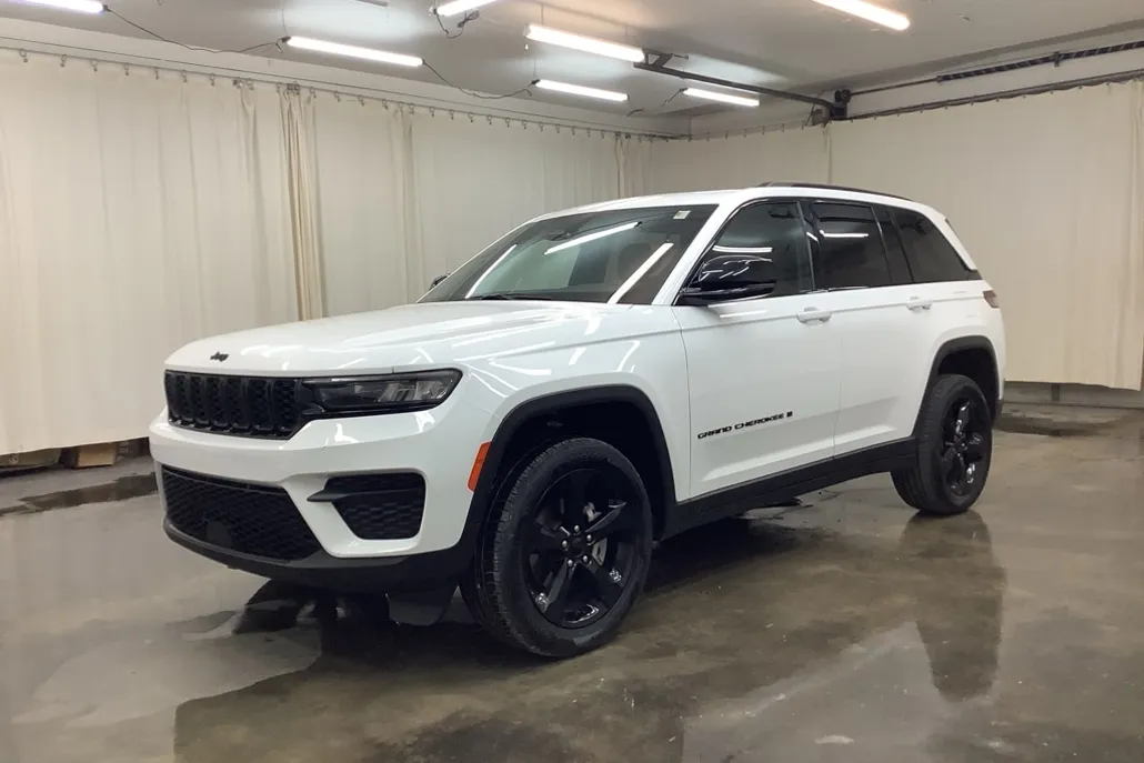 2023 Jeep Grand Cherokee Altitude photo 1