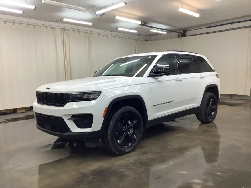 2023 Jeep Grand Cherokee Altitude photo 1