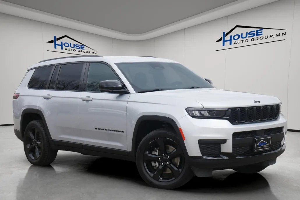 2023 Jeep Grand Cherokee Altitude photo 1