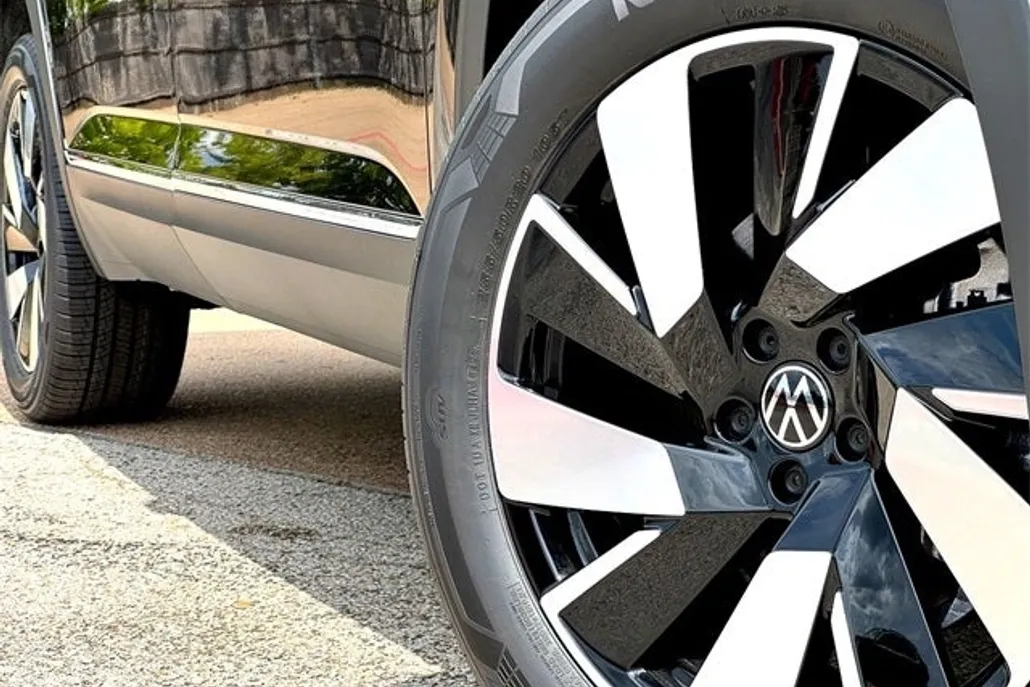 2026 Volkswagen Atlas Cross Sport SEL photo 1
