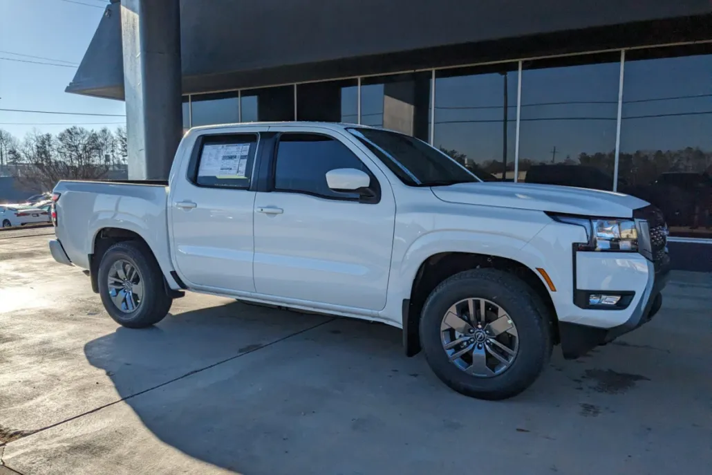 2025 Nissan Frontier SV photo 1