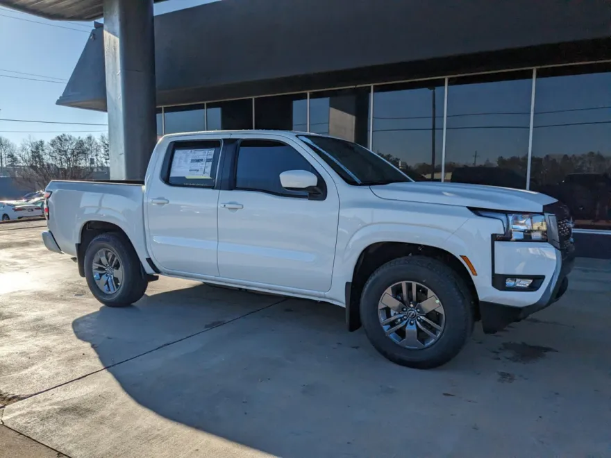 2025 Nissan Frontier SV photo 1