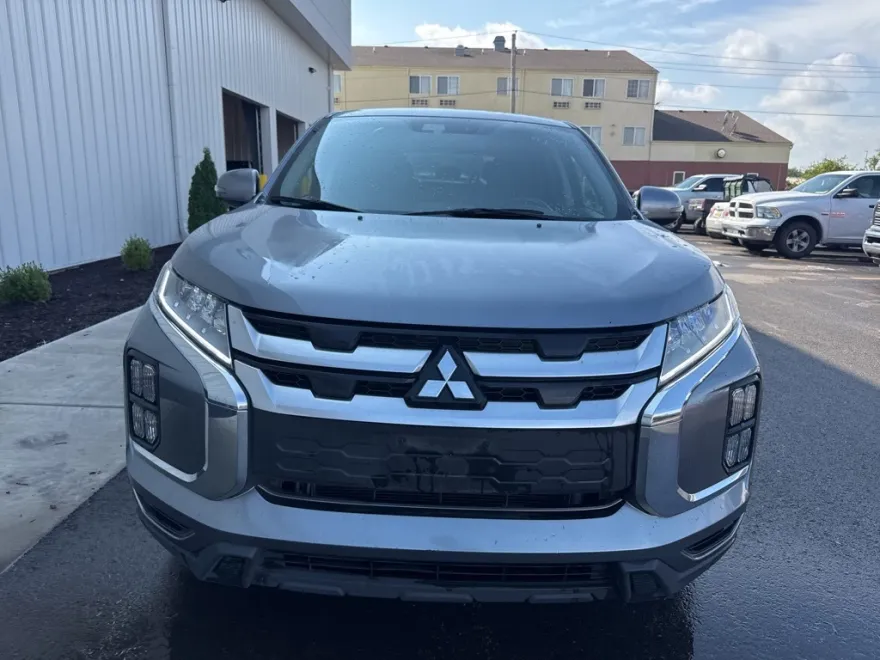2024 Mitsubishi Outlander Sport SE photo 1