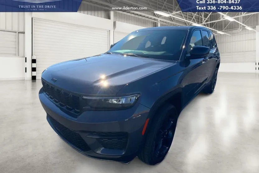 2025 Jeep Grand Cherokee Altitude photo 1