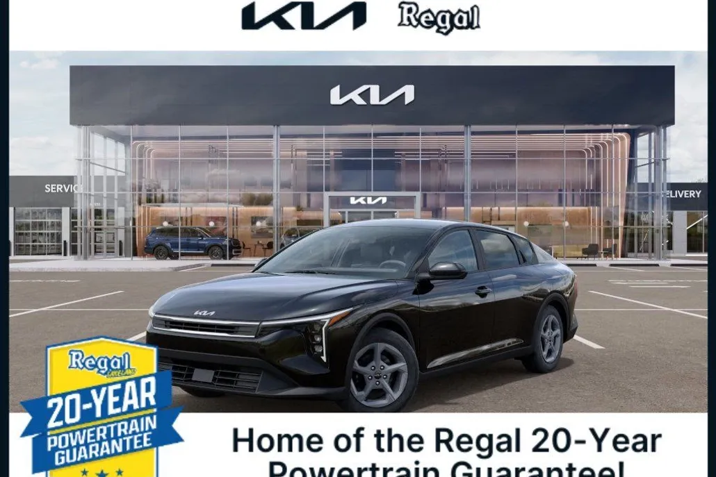 2025 Kia K4 LXS photo 1
