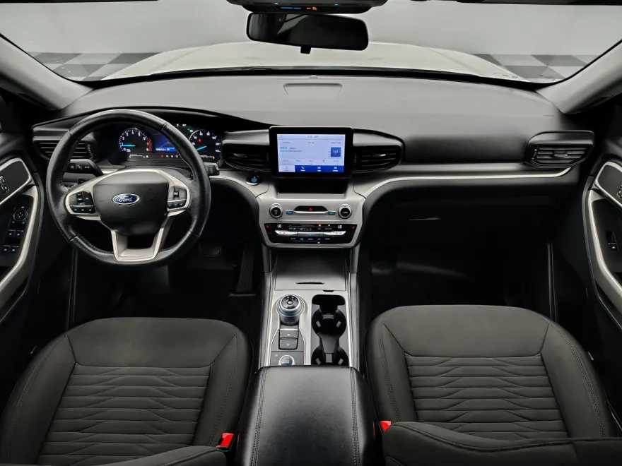 2021 Ford Explorer XLT photo 1