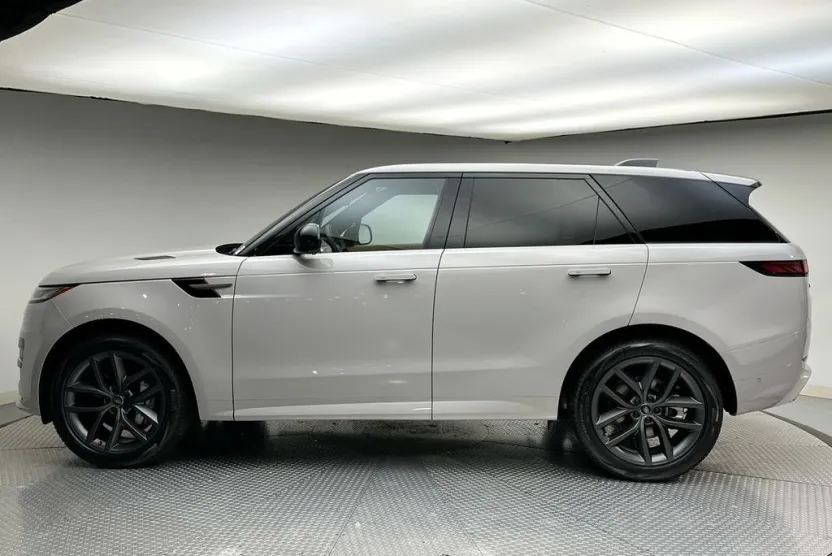 2025 Land Rover Range Rover Sport SE photo 1