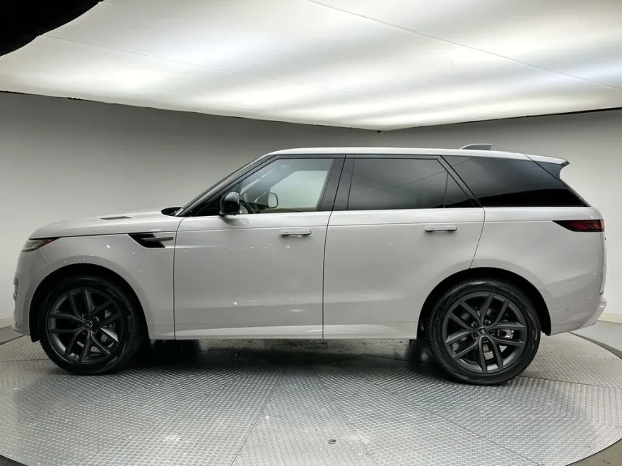 2025 Land Rover Range Rover Sport SE photo 1