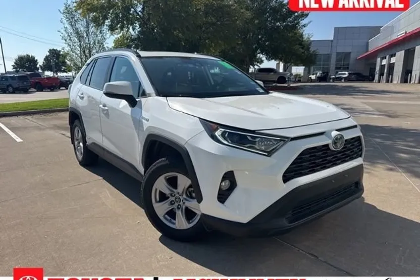 2019 Toyota RAV4 XSE XLE photo 1