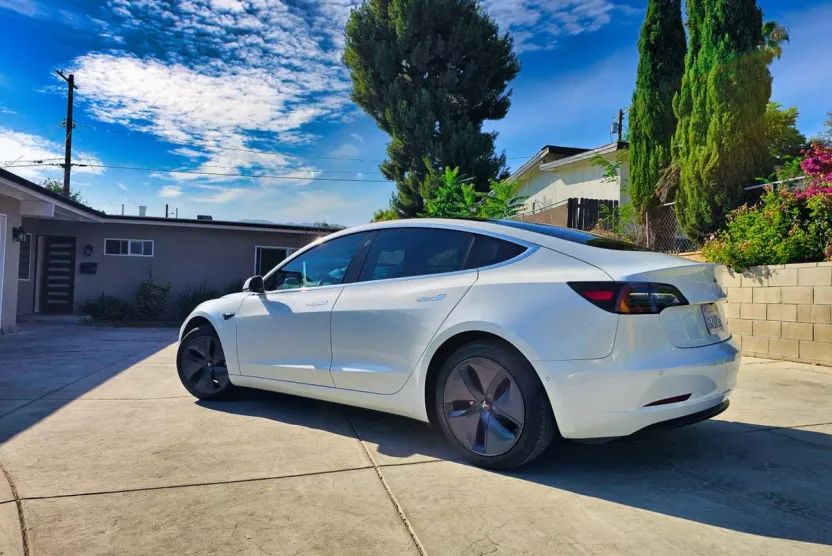 2018 Tesla Model 3 Long Range photo 1