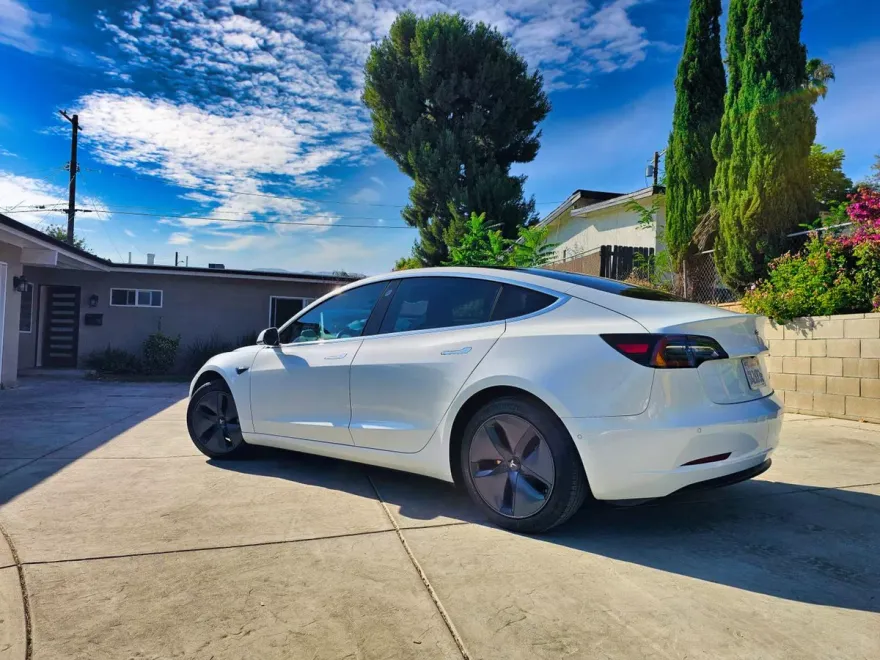 2018 Tesla Model 3 Long Range photo 1