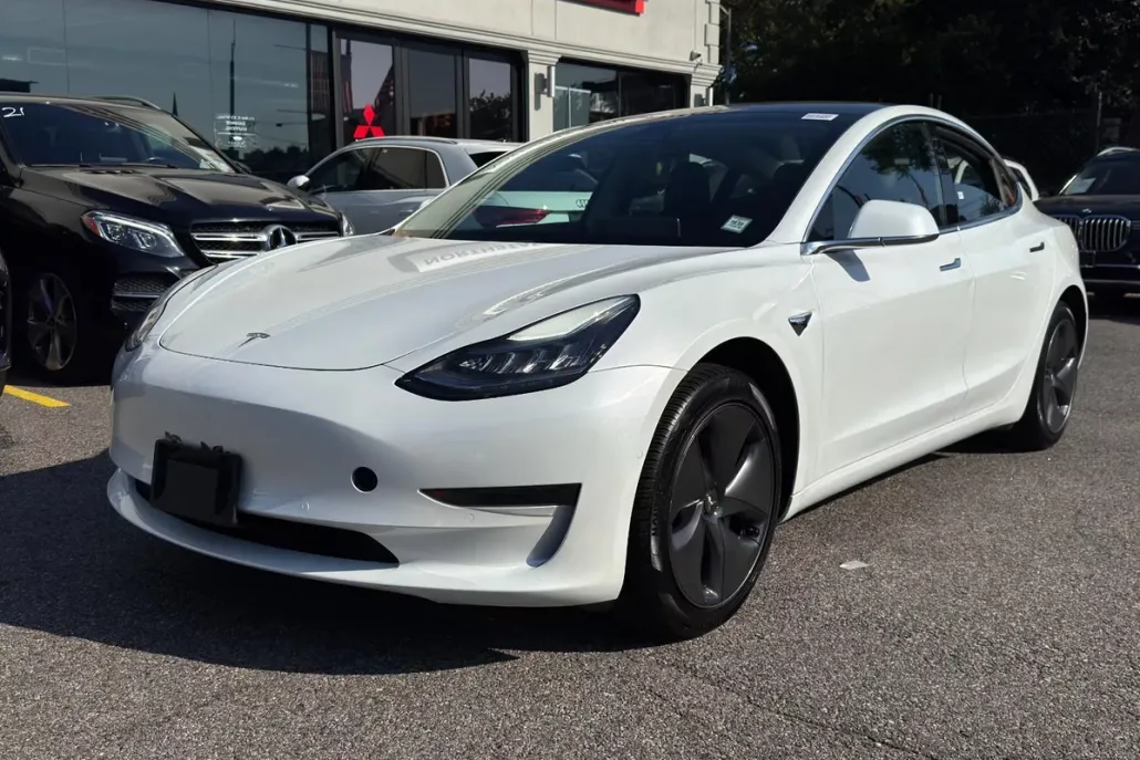 2019 Tesla Model 3 Mid Range photo 1