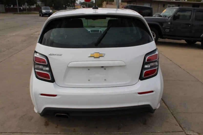 2019 Chevrolet Sonic LT photo 1