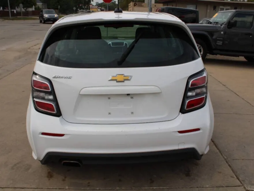 2019 Chevrolet Sonic LT photo 1