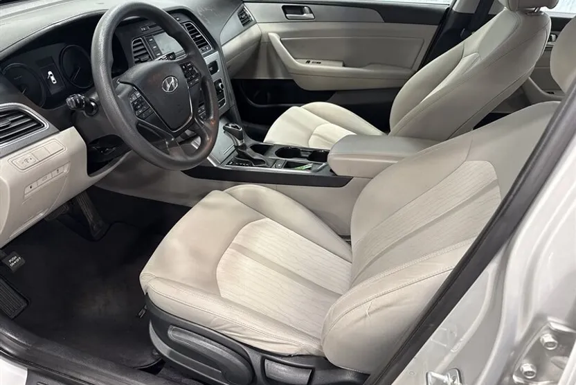 2016 Hyundai Sonata Hybrid SE photo 1