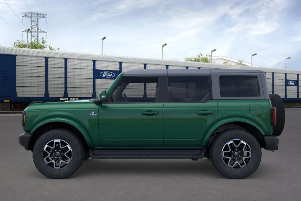 2025 Ford Bronco Outer Banks photo 1