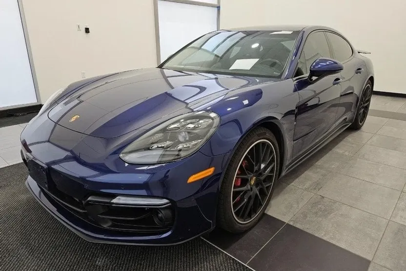 2020 Porsche Panamera GTS photo 1
