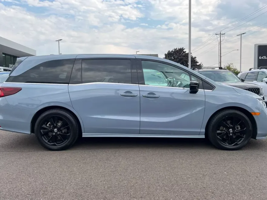 2023 Honda Odyssey Sport photo 1