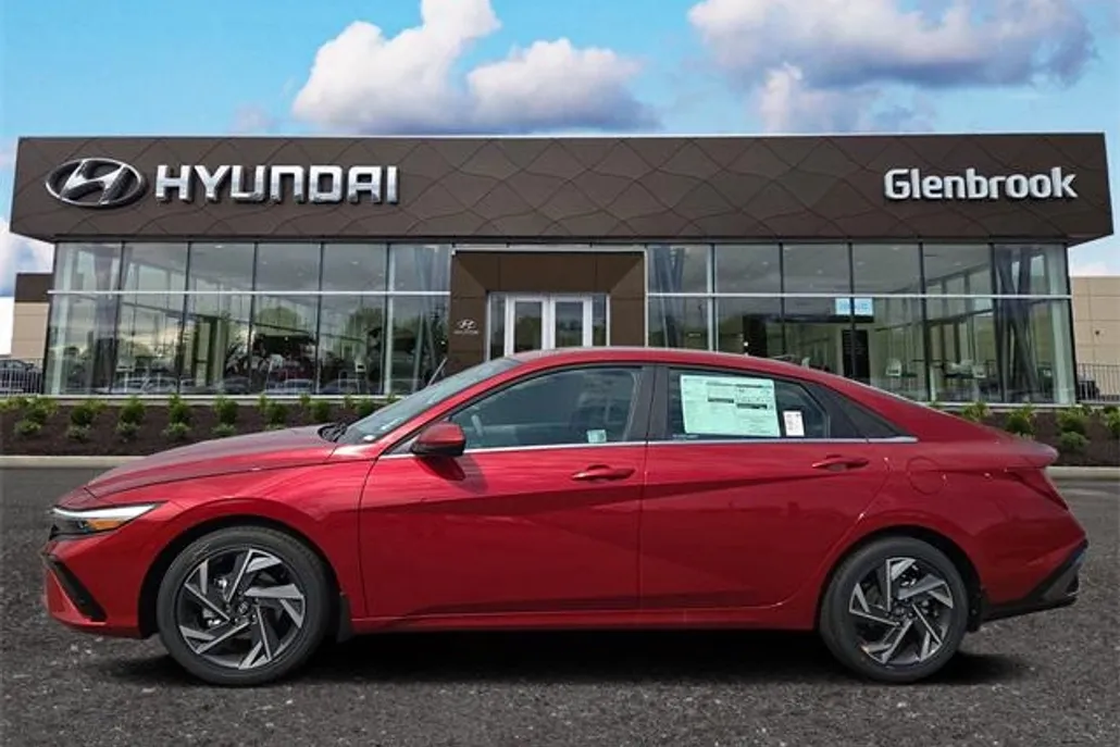 2025 Hyundai Elantra SEL Convenience photo 1
