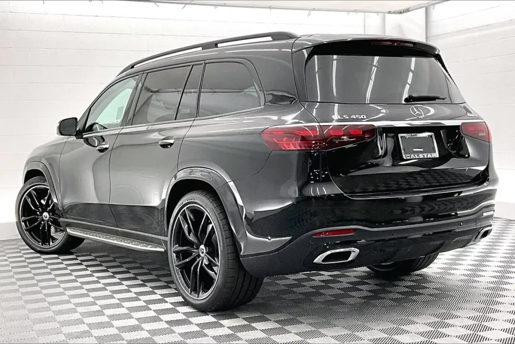 2026 Mercedes Benz GLS 450 4MATIC photo 1