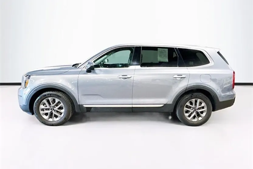 2023 Kia Telluride LX photo 1