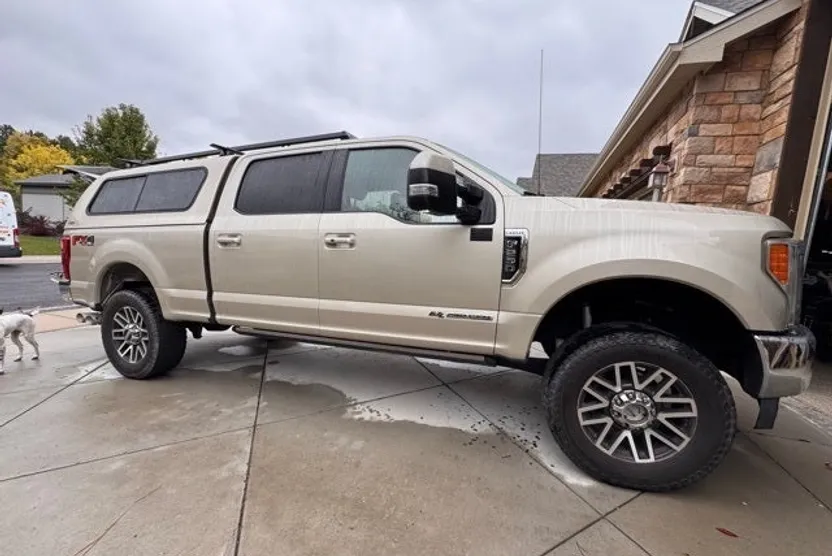 2017 Ford F-250 Lariat photo 1