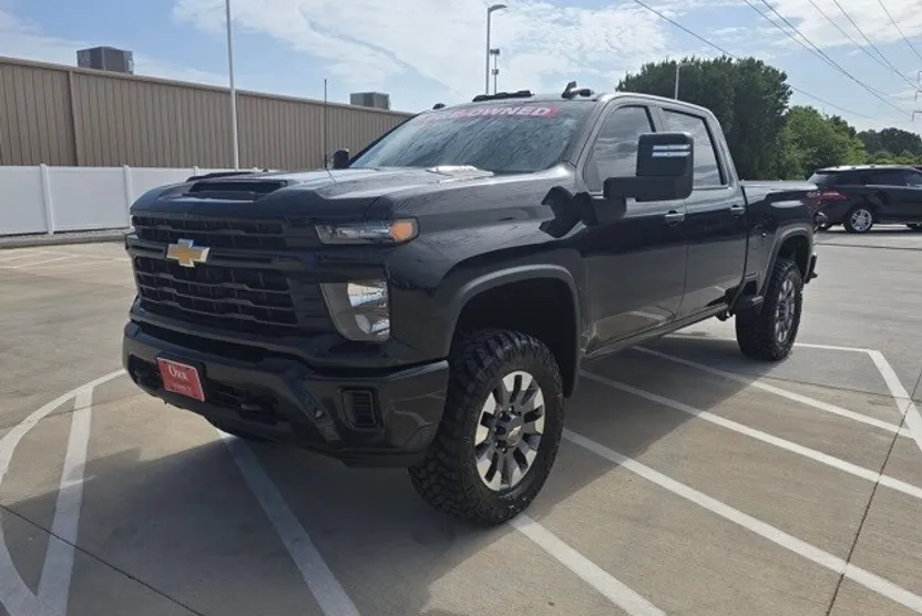 2024 Chevrolet Silverado 2500HD Custom photo 1