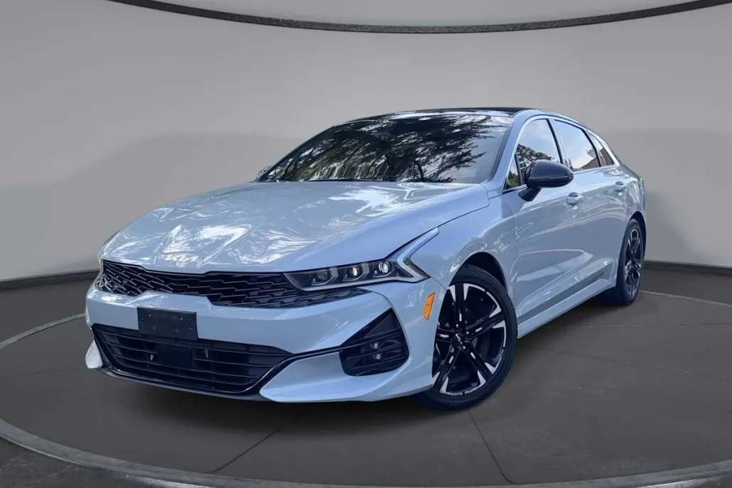 2023 Kia K5 GT-Line photo 1