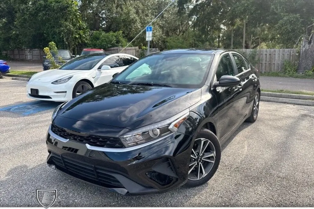 2024 Kia Forte LXS photo 1