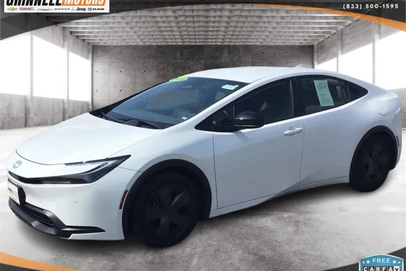 2023 Toyota Prius LE photo 1