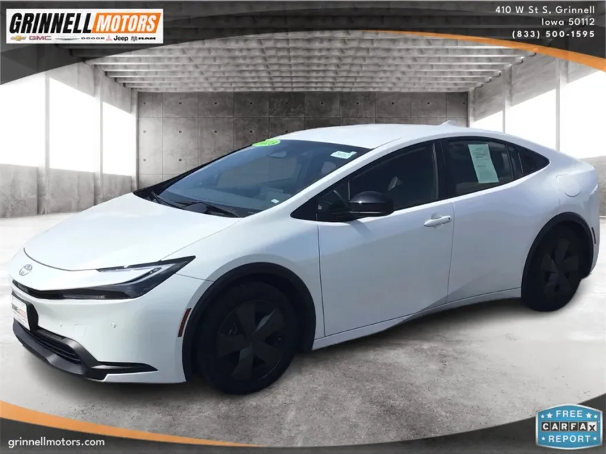 2023 Toyota Prius LE photo 1