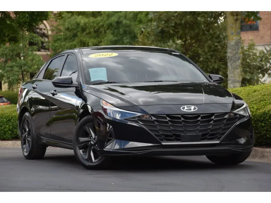 2022 Hyundai Elantra SEL Convenience photo 1