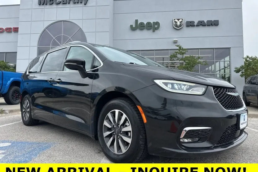 2021 Chrysler Pacifica Hybrid Touring L photo 1