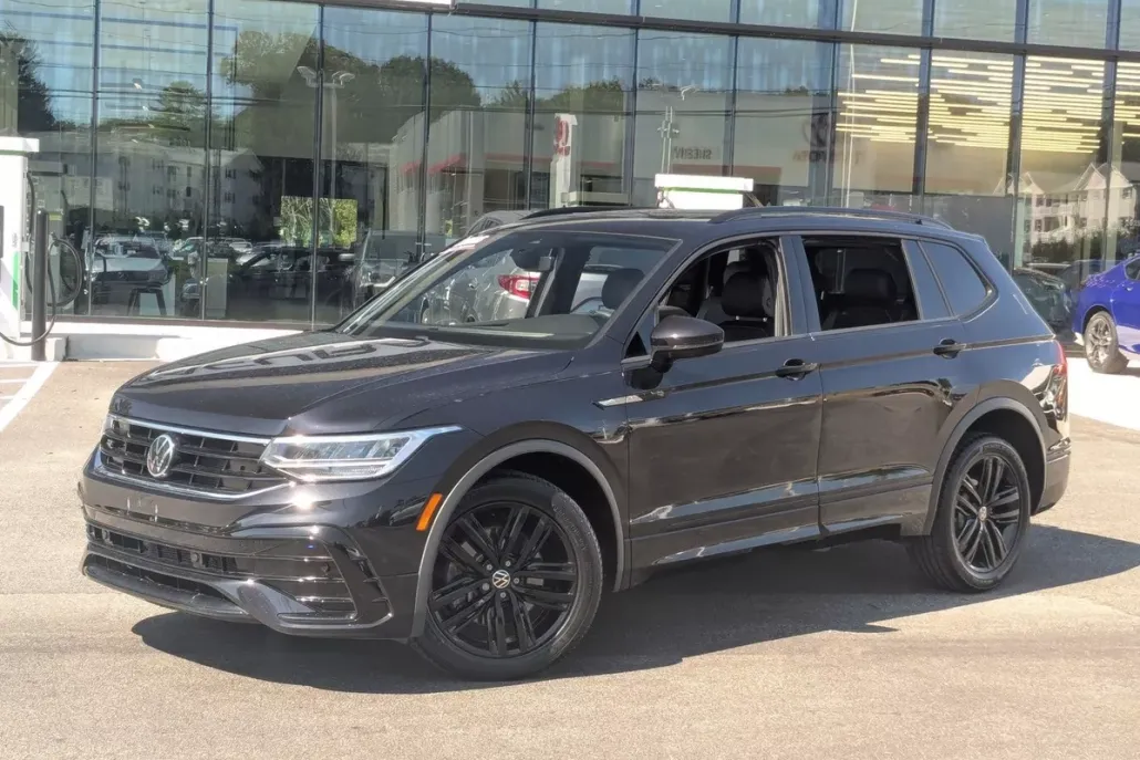 2022 Volkswagen Tiguan SE R-Line Black photo 1