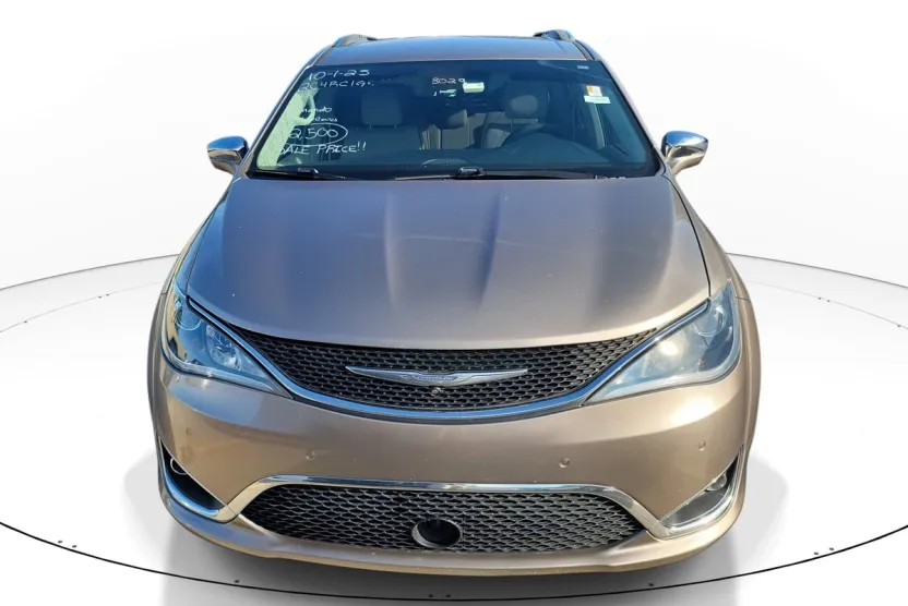 2017 Chrysler Pacifica Limited photo 1