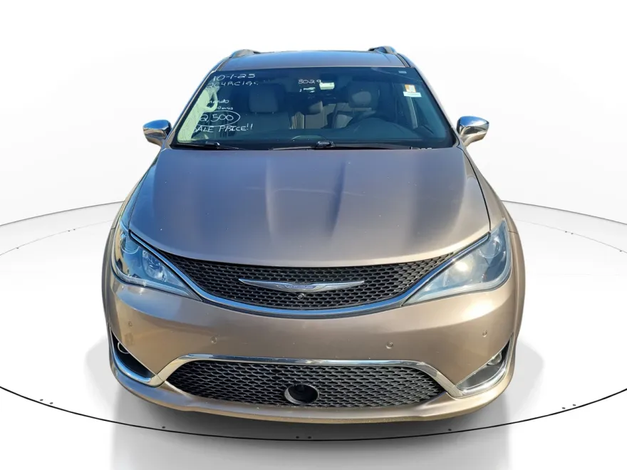 2017 Chrysler Pacifica Limited photo 1