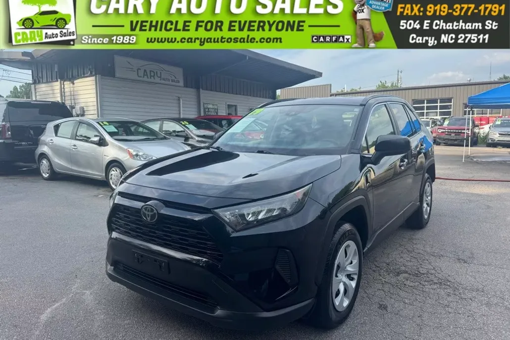 2019 Toyota RAV4 LE photo 1