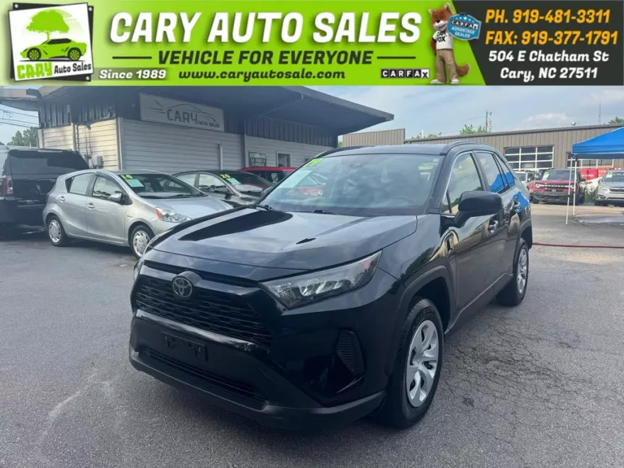 2019 Toyota RAV4 LE photo 1
